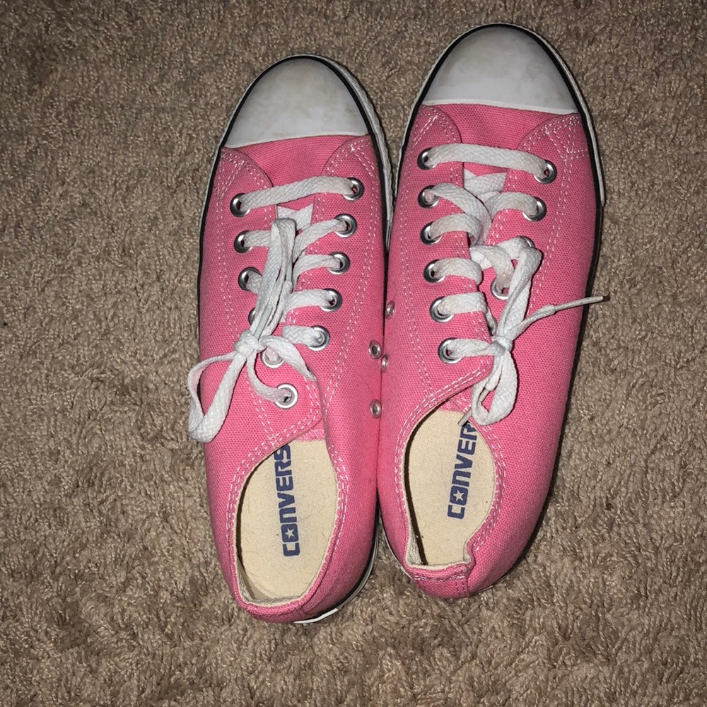 Hot pink short converse